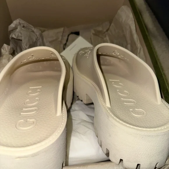 Gucci Cream Slide Sandals - Picture 3 of 7